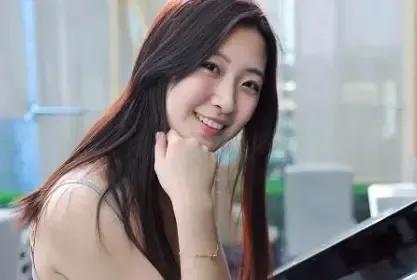 那些在朋友圈宣传微商致富的女人，其实都是在找下家