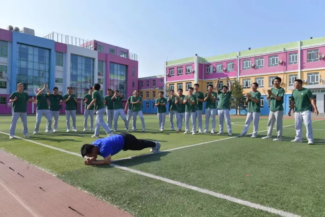 对刘畊宏的描写,刘畊宏很拽的角色