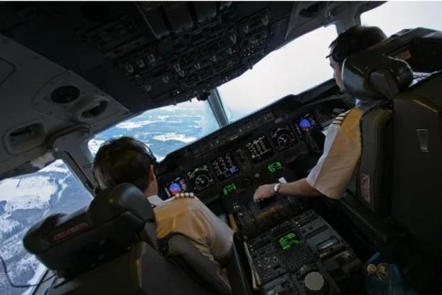 国航机长袁斌劫机后现状,1998年劫机的袁斌现状