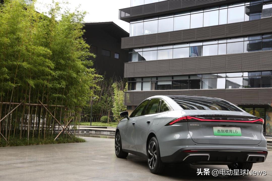 十万出头新能源吉利银河l6,吉利银河l6龙腾版125kmplus油耗