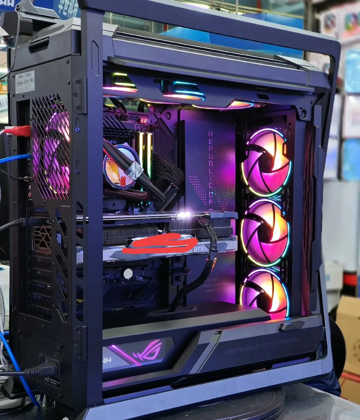 到电脑城遇到富二代配电脑一台主机六万多块钱老板估计赚翻了