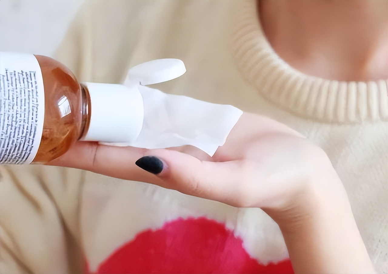 洗完脸后怎么拍爽肤水,洗脸后擦爽肤水几遍合适