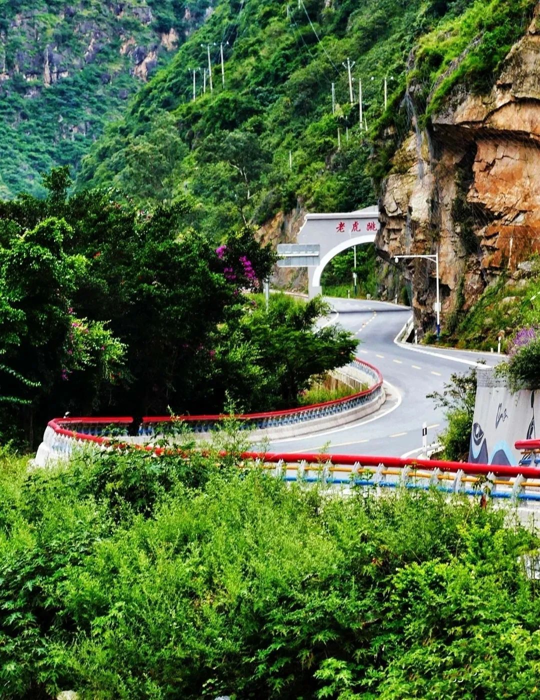 国内最值得自驾的七条绝美路线,此生必去的中国100个攻略