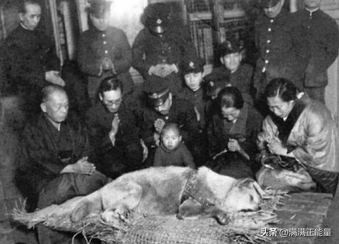 侵华日军*行暴**照片，女子为活命，脱下衣服让日本人拍摄*辱侮**