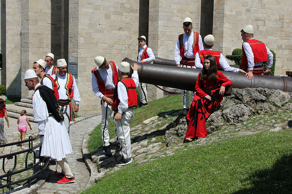 探秘阿尔巴尼亚,走进欧洲最穷国家阿尔巴尼亚