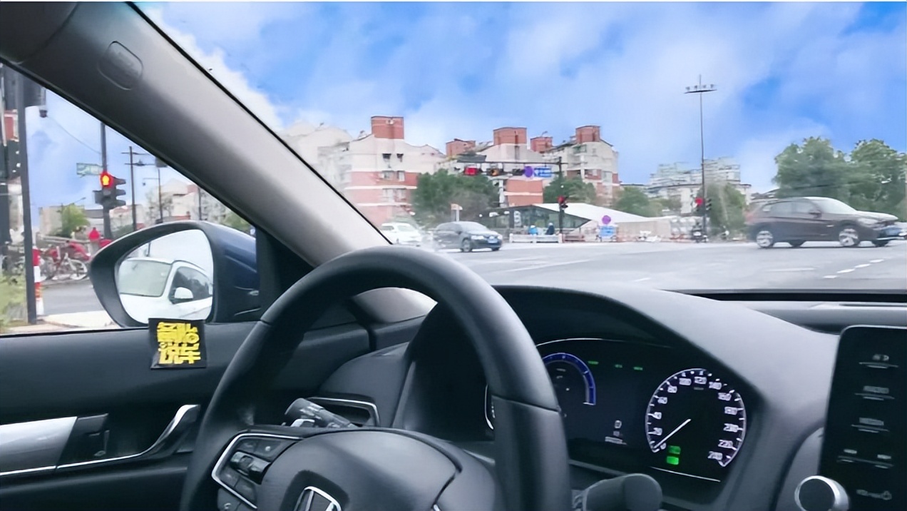 贴汽车膜的注意事项,新手小白可以自己贴汽车膜吗