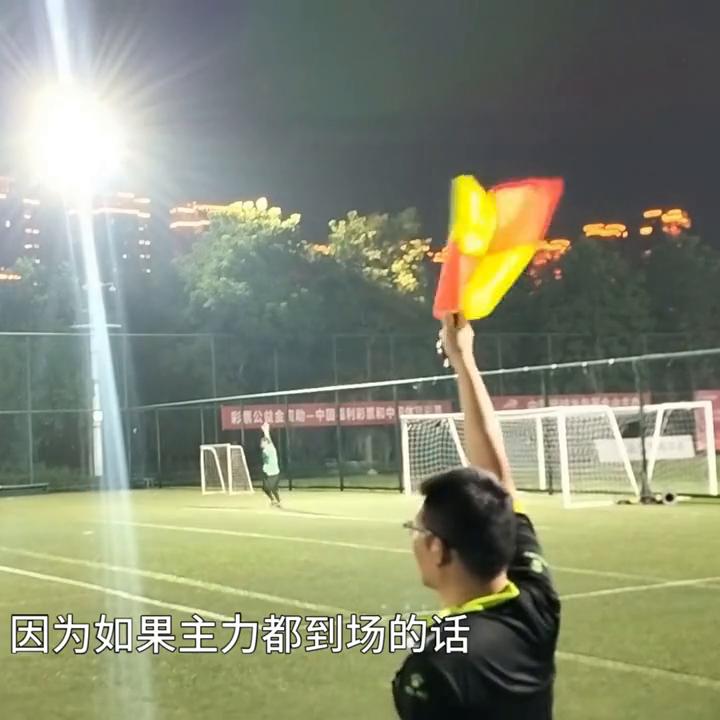 不怕中锋有身体就怕中锋有脚步,足球不怕后卫的前锋