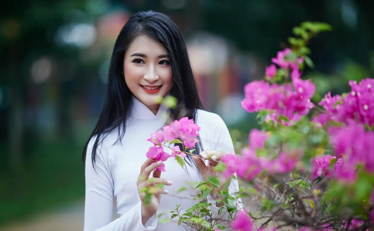 人到中年了才懂得珍惜亲情,人到中年你会发现亲情越来越冷漠