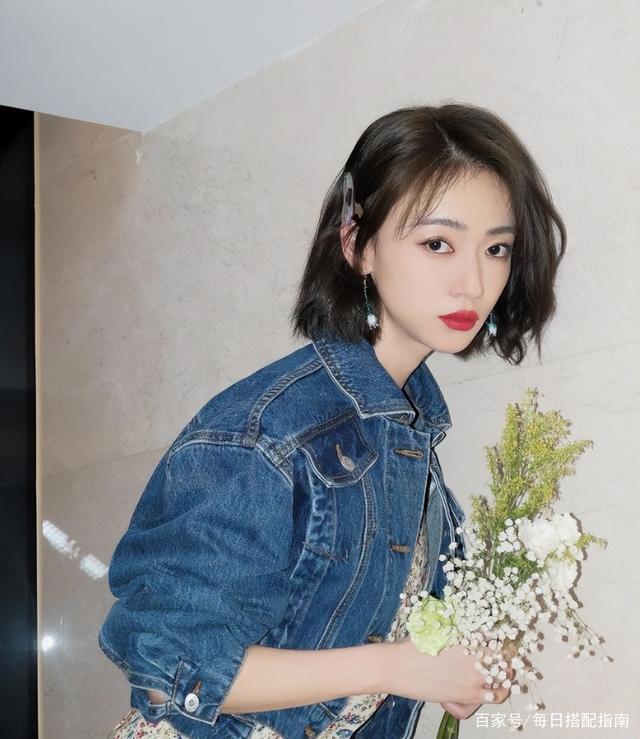 头发多的短发怎么扎头发好看,短发怎么扎头发好看又简单又减龄