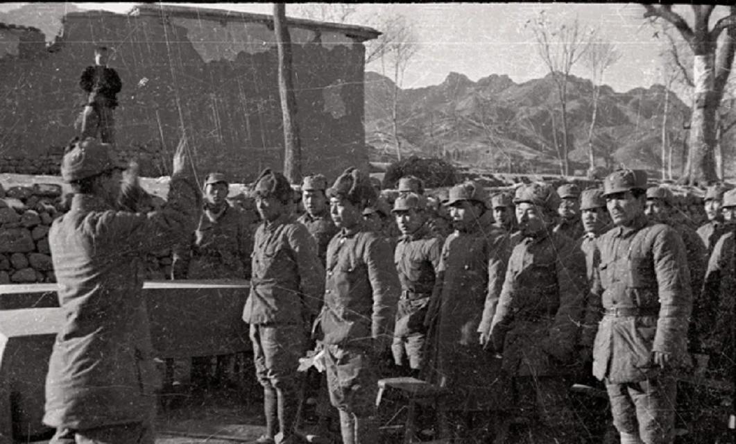 三个人结拜为兄弟，建国后：一人是铁匠，一人是农民，一人是主席