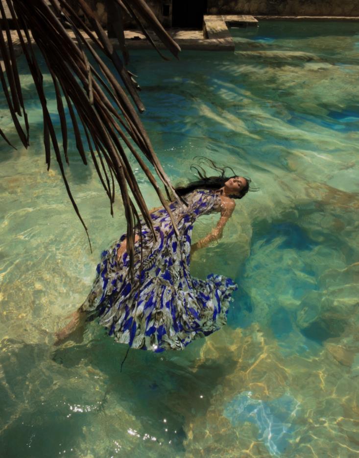 性感时尚的模特遇见大胆的时尚摄影师,会碰撞出怎样的性感火花?