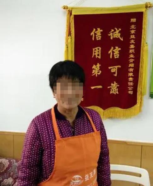 来儿子家养老,大妈想掌管小两口工资,儿子忍无可忍把她送回老家