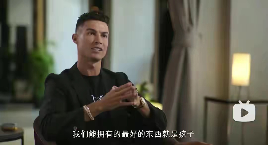 两大球王讨论梅西,两大球王聊梅西