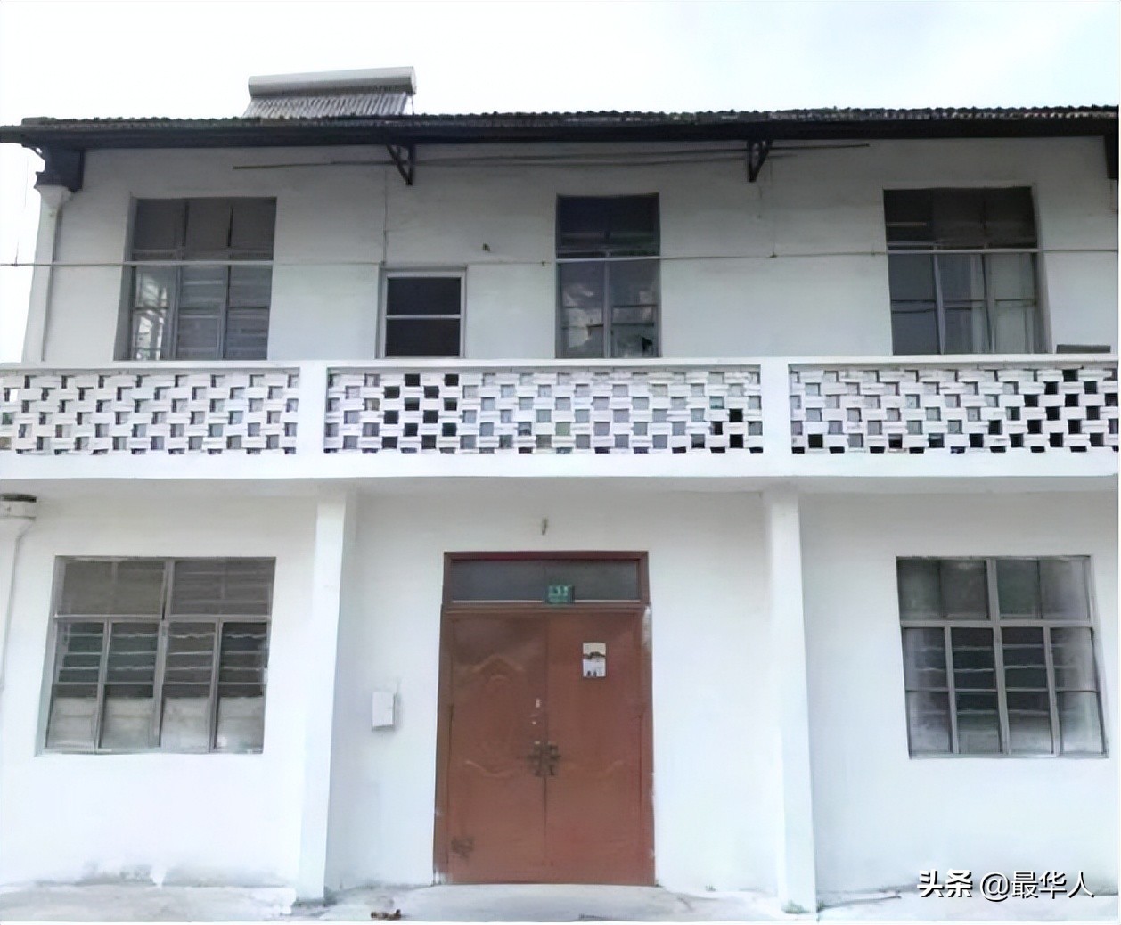 上海老年人卖房1000万养老,上海一老人卖房住养老院