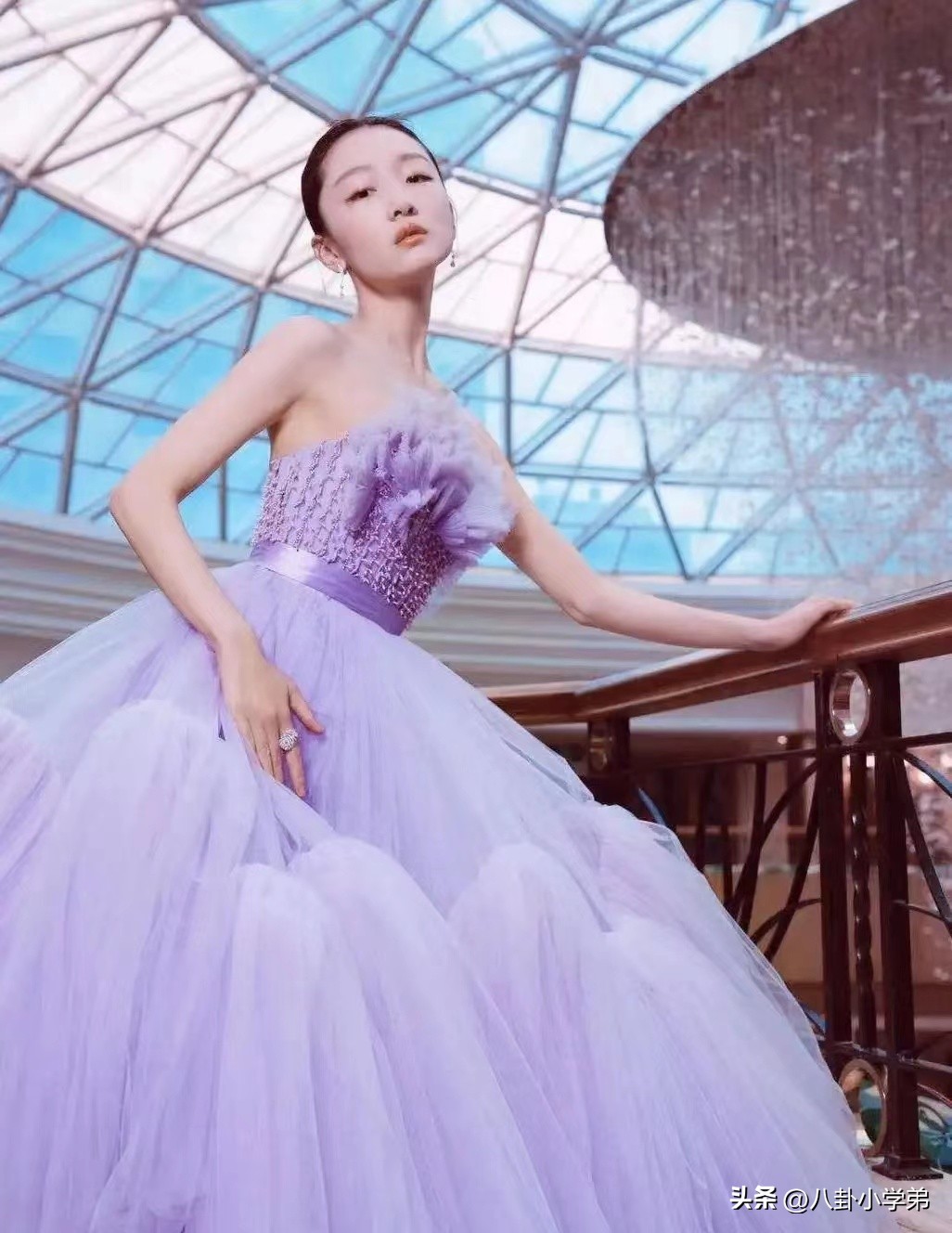 周冬雨如何化解尴尬,有一种尴尬叫周冬雨