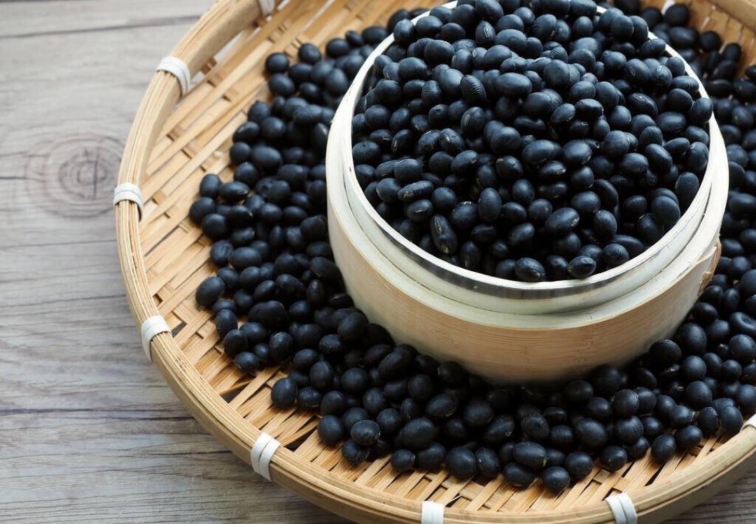 夏天多吃这8种碱性食物,碱性的食物多吃一些应季的