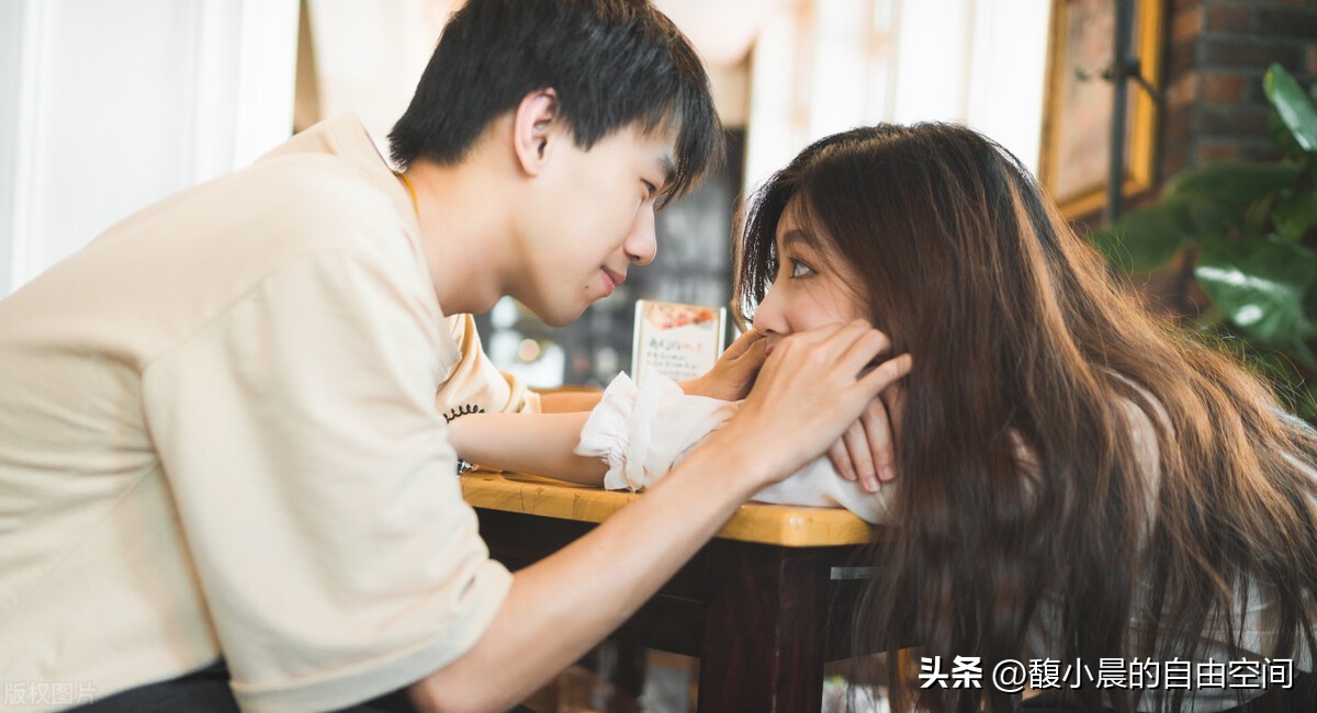 拿结婚证值得纪念的时刻,看到结婚证的那一刻我掉下了眼泪