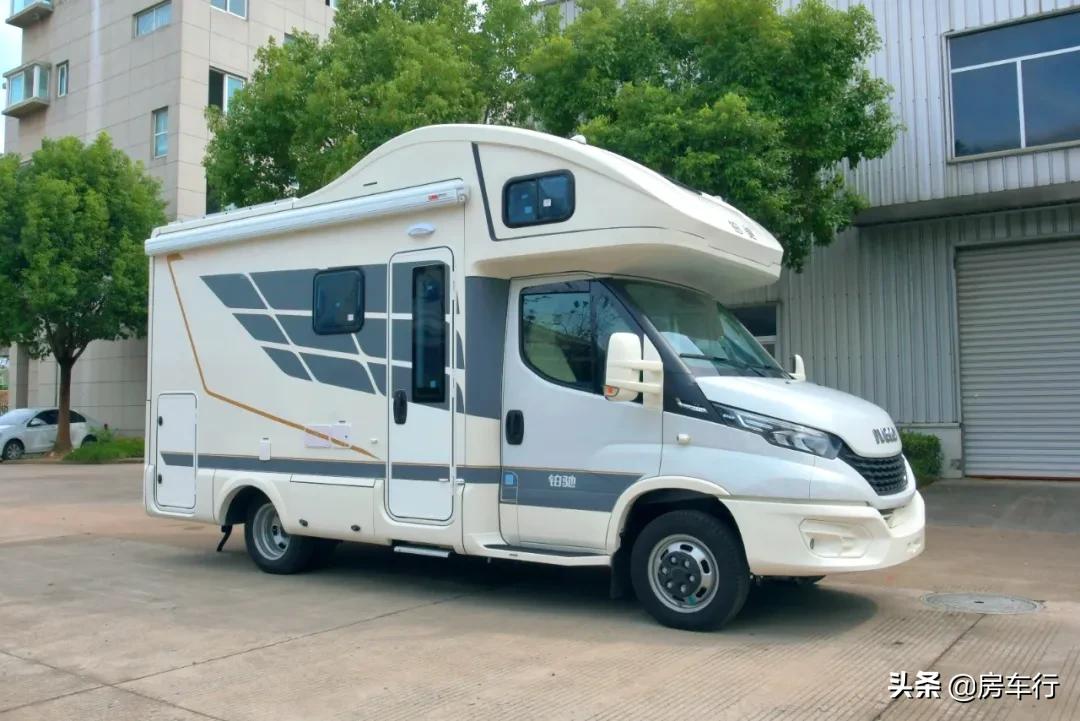 最新款进口顶级依维柯b型房车,依维柯房车推荐10万到20万之间7座