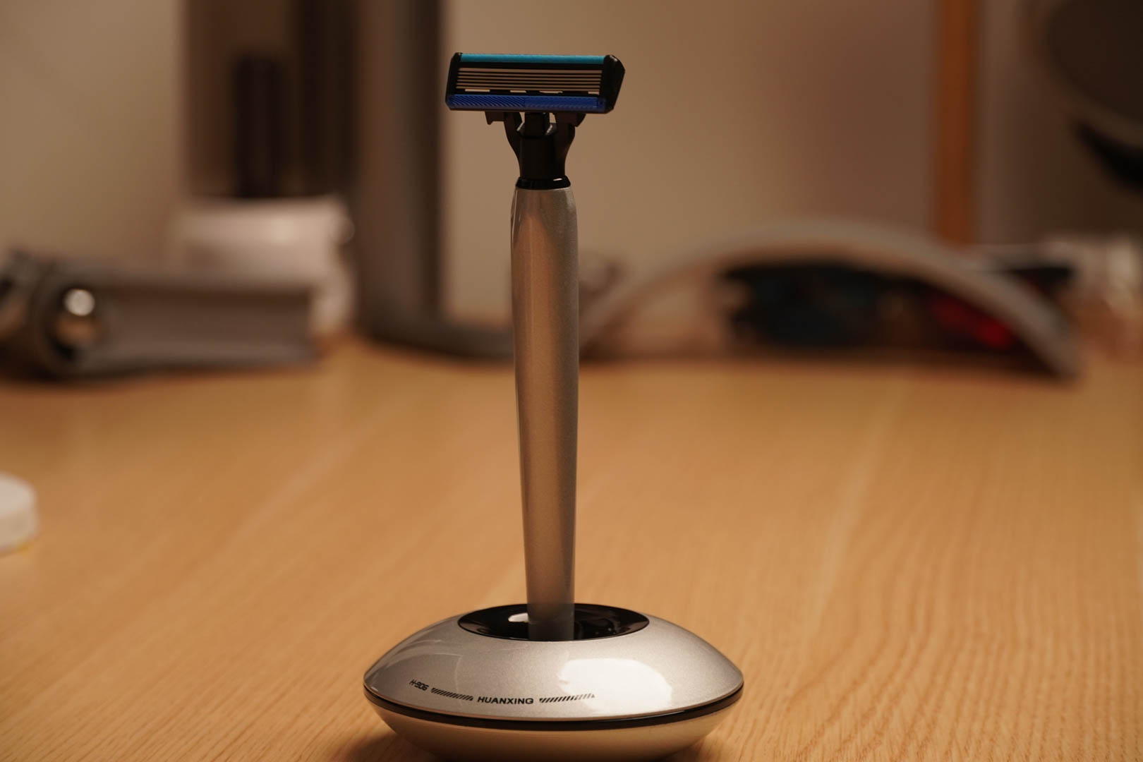 还在考虑送男朋友什么礼物？看看这款焕醒星洞小飞碟手动剃须刀