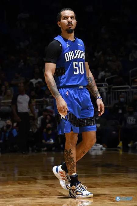 库里右膝未现结构性损伤,库里受伤勇士