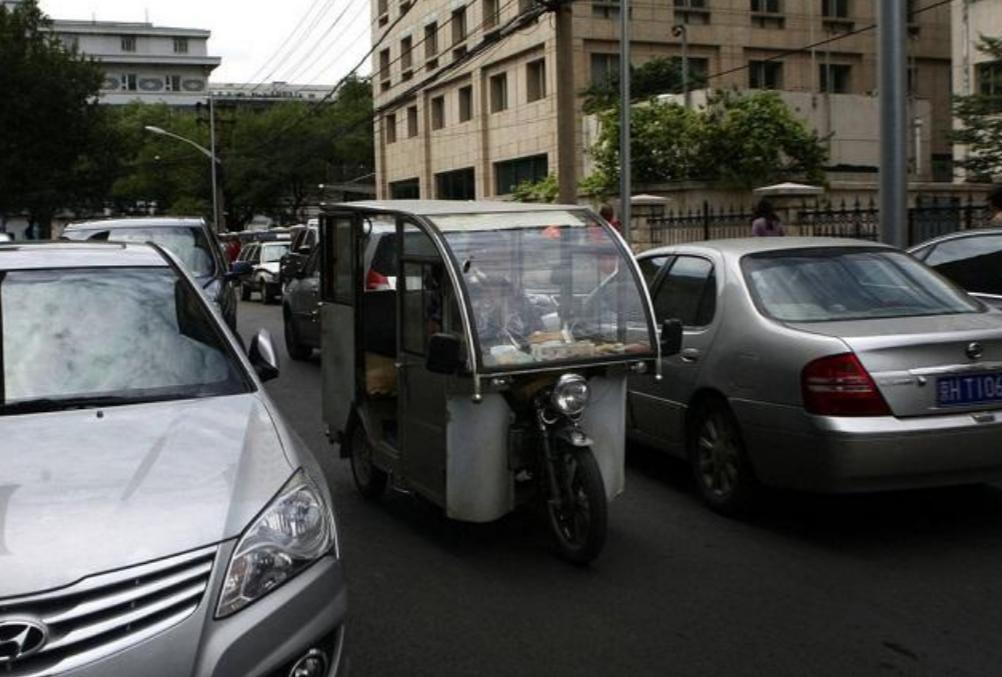 医院假章诈骗,男子刻萝卜章诈骗300亿
