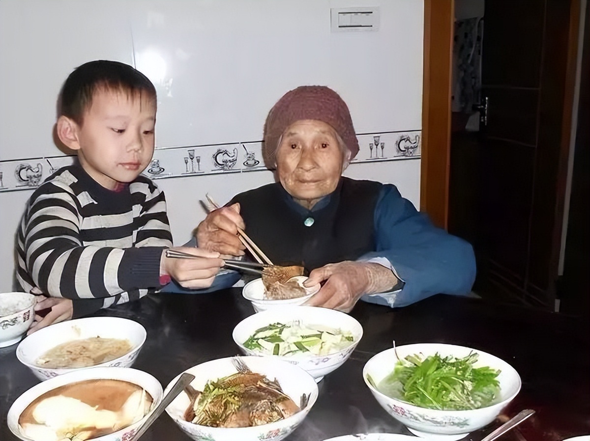 二丫被绑架结婚,养父的花样年华二丫绑架了