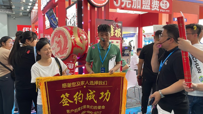 人气爆棚！恭喜炉边人香酥鸡饼CRFE加盟展（济南站）完美收官！