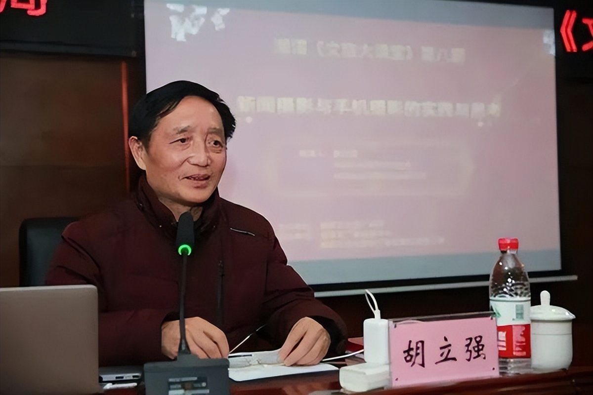 退休警官胡立强：退休献余热，镜头捕真情