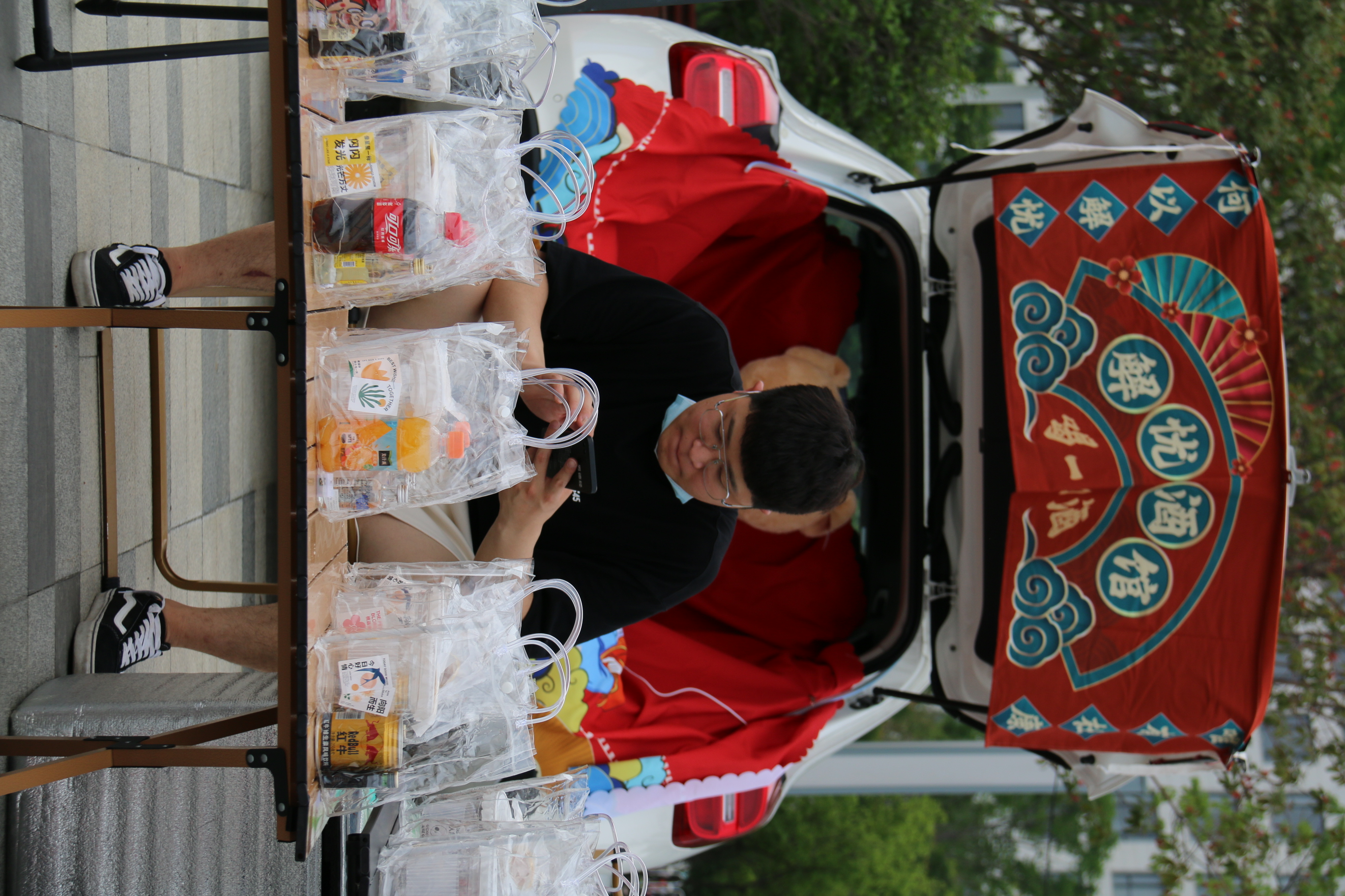 不想上班的的年轻人都在干嘛,现在的年轻人都不努力工作