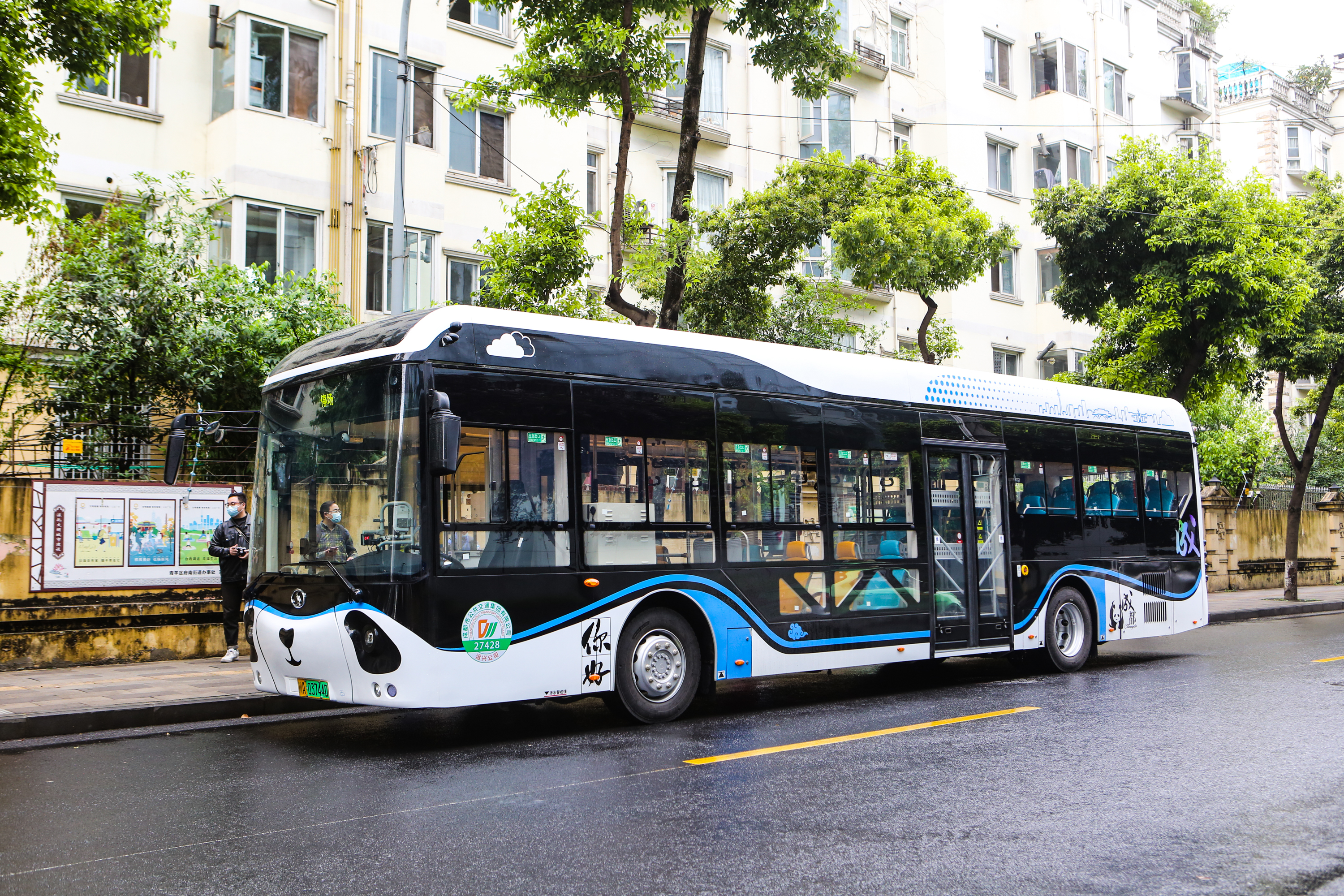 绿色公交低碳出行新车宇通,绿色低碳公交场站启用