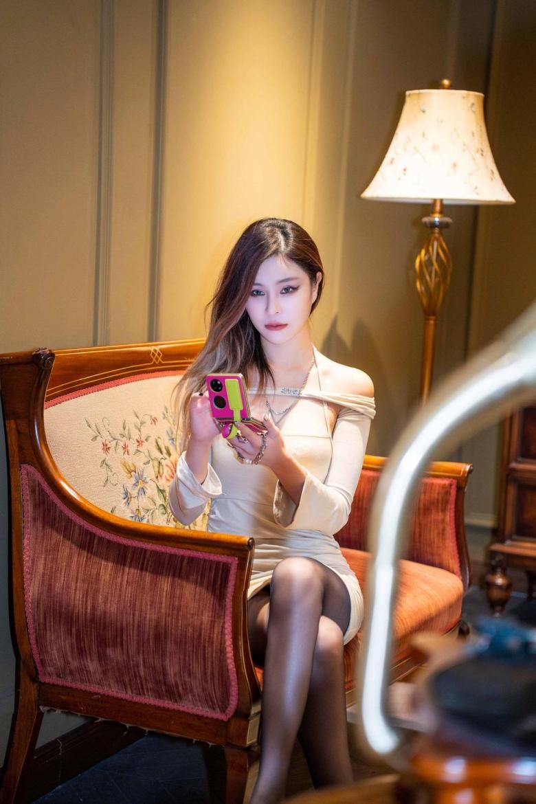 时尚魅力新风尚,成都BANG携华为PocketS打造经典场景摩登杂志社