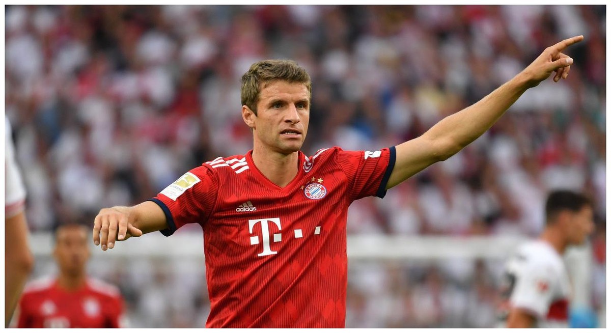 托马斯穆勒拜仁701场,莱万戴帽拜仁贝利穆勒