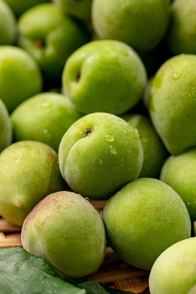 泡过酒的青梅干做法,泡青梅酒的青梅捞出来可以做什么