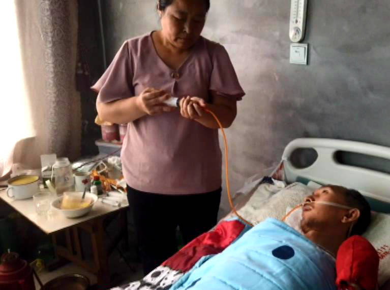 “山东好人”卢甘香：悉心照料植物人丈夫用柔弱双肩撑起家