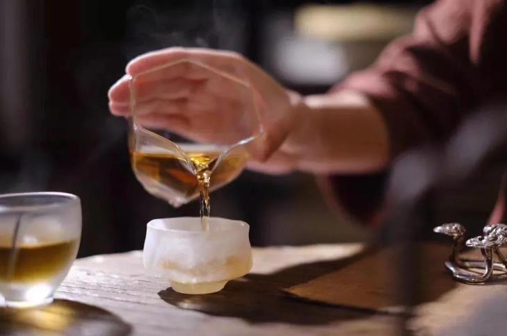 品茶生津润喉回甘,品茶回甘和生津