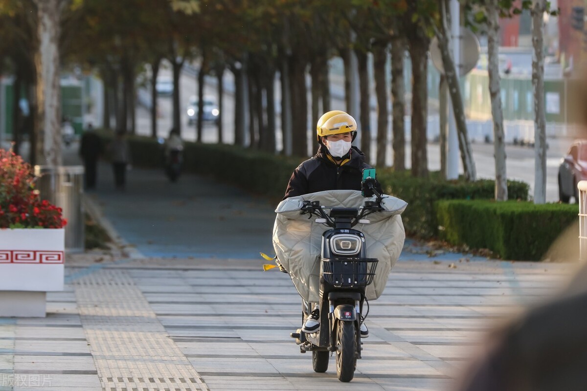 年轻人进工厂还是送外卖,年轻人不进工厂送外卖