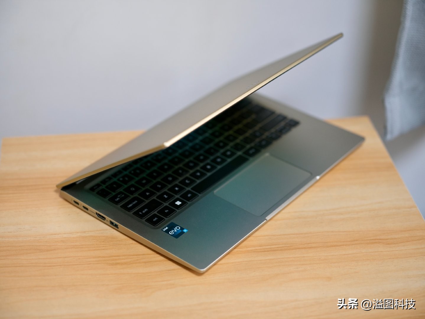 宏碁非凡s3的无线鼠标插口在哪,宏碁非凡s3自动感应亮度怎么关