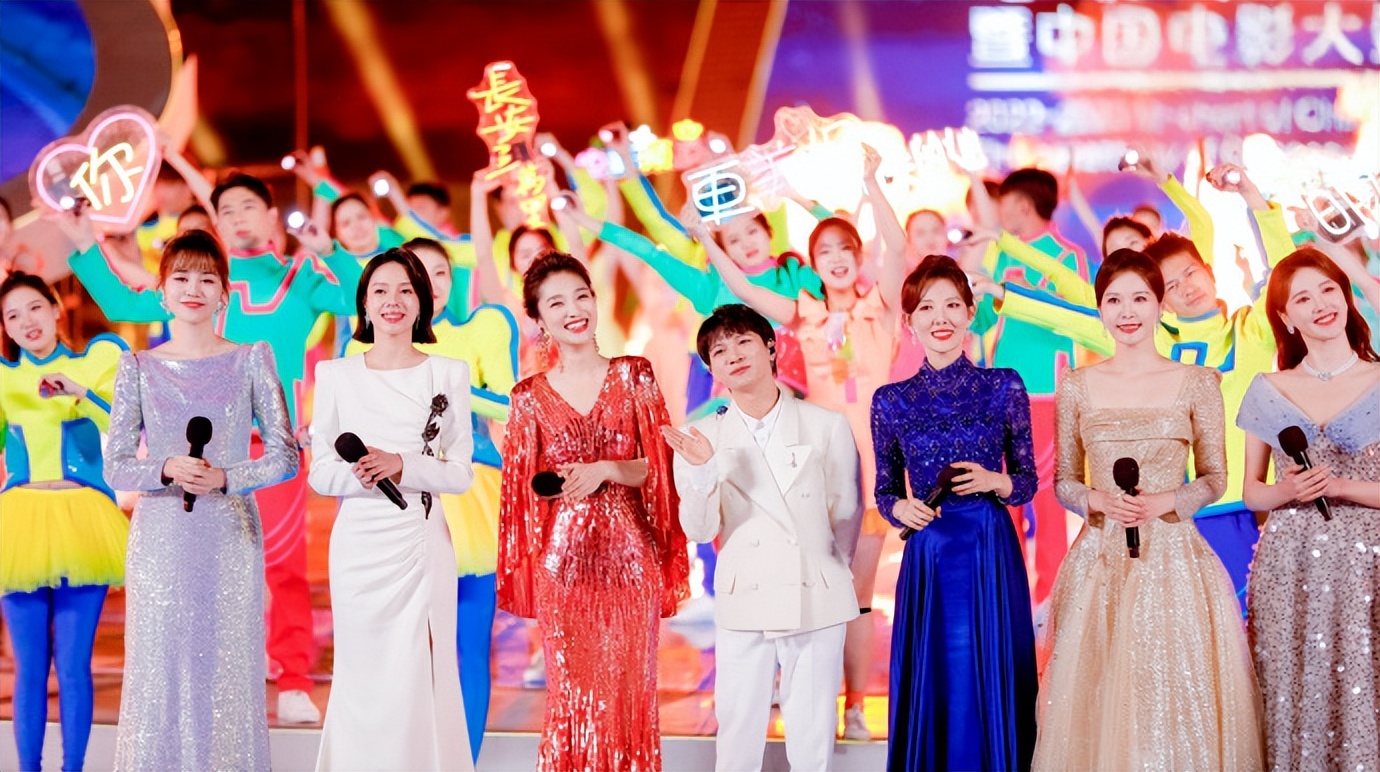 央视主持人组合同台,央视百位主持同台