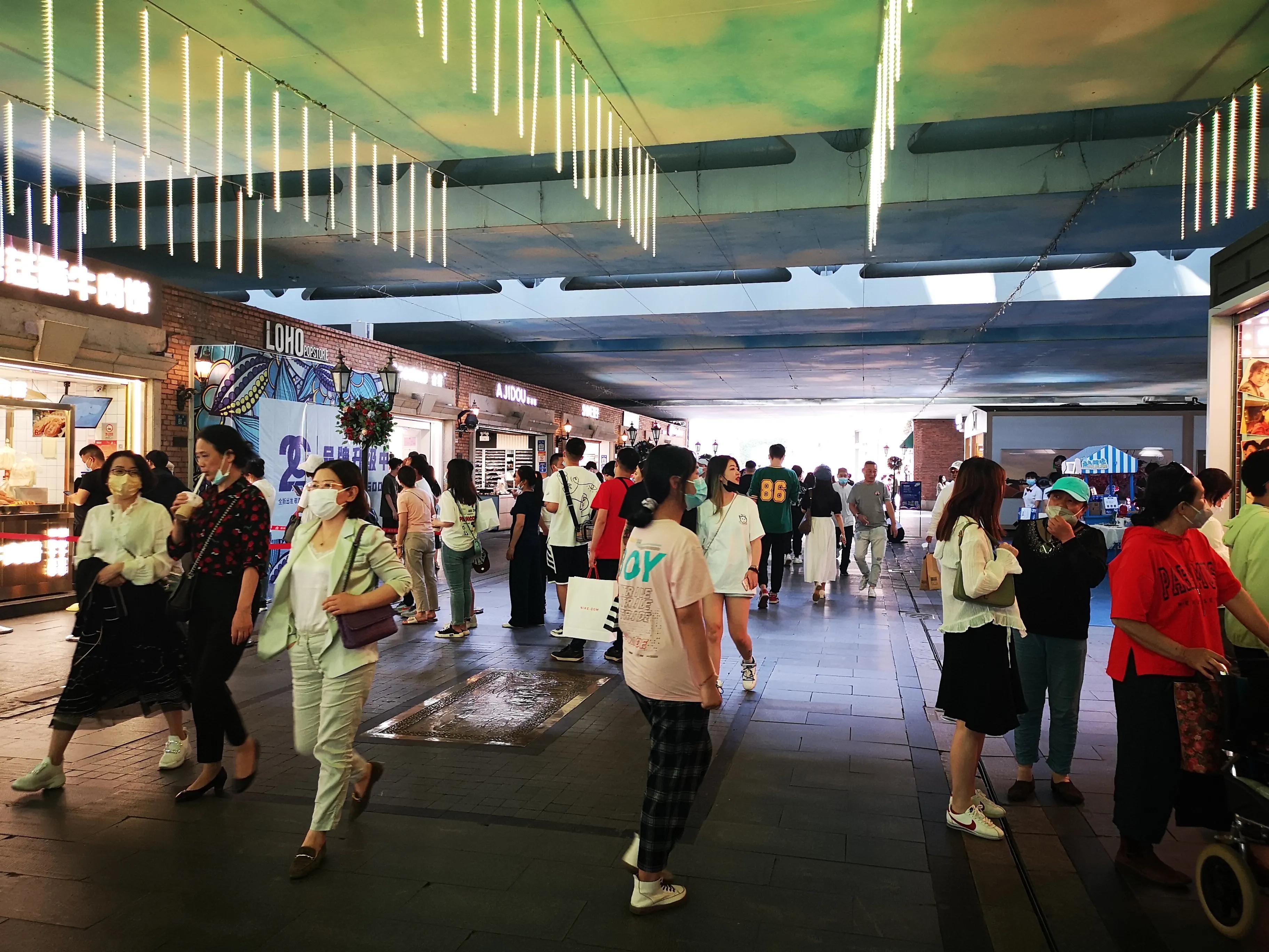 武汉恢复日常活力街头生活,武汉人回归正常生活更有信心