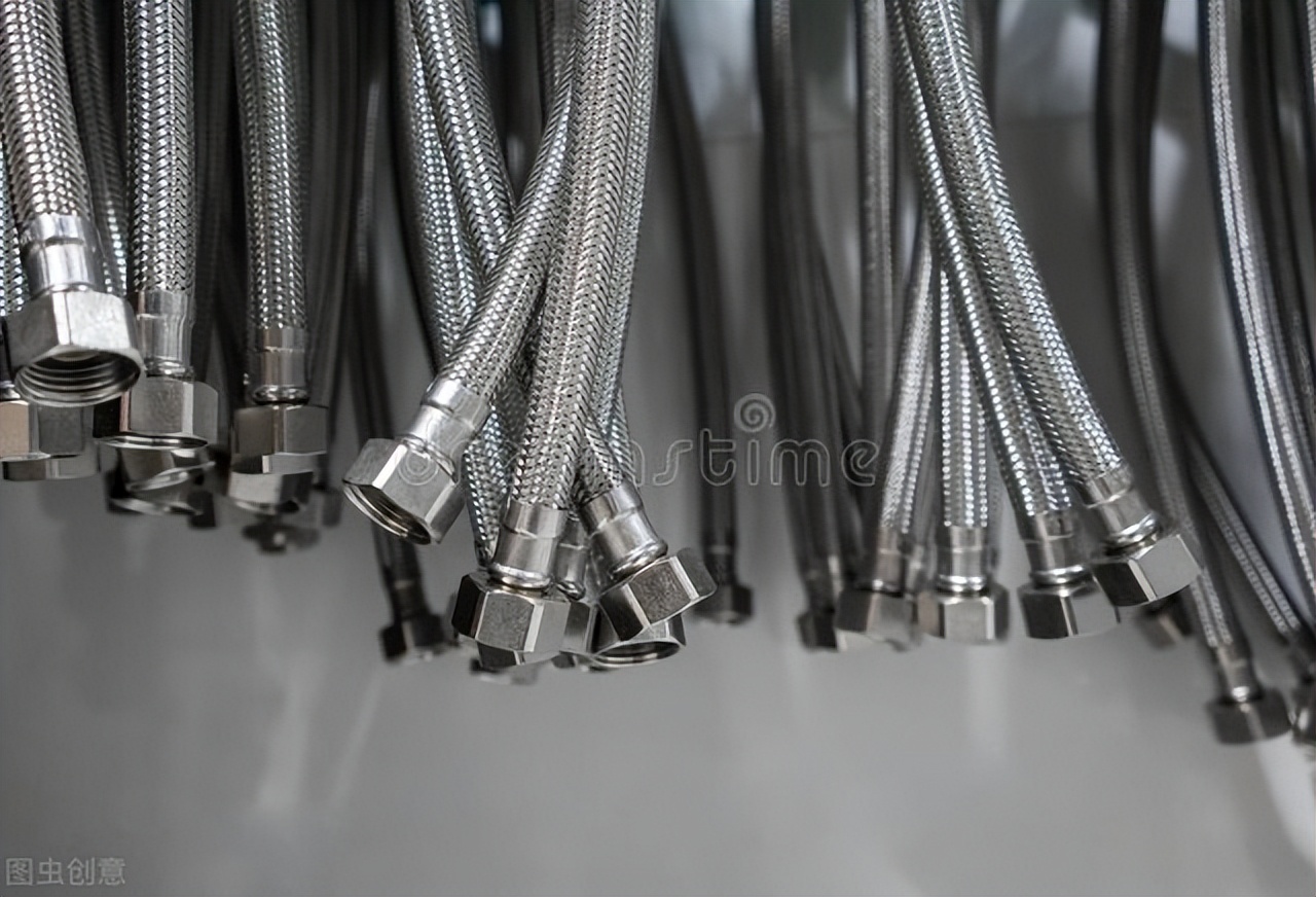 方形花洒喷头侧边裂开漏水怎么办,淋浴喷头漏水的处理方法