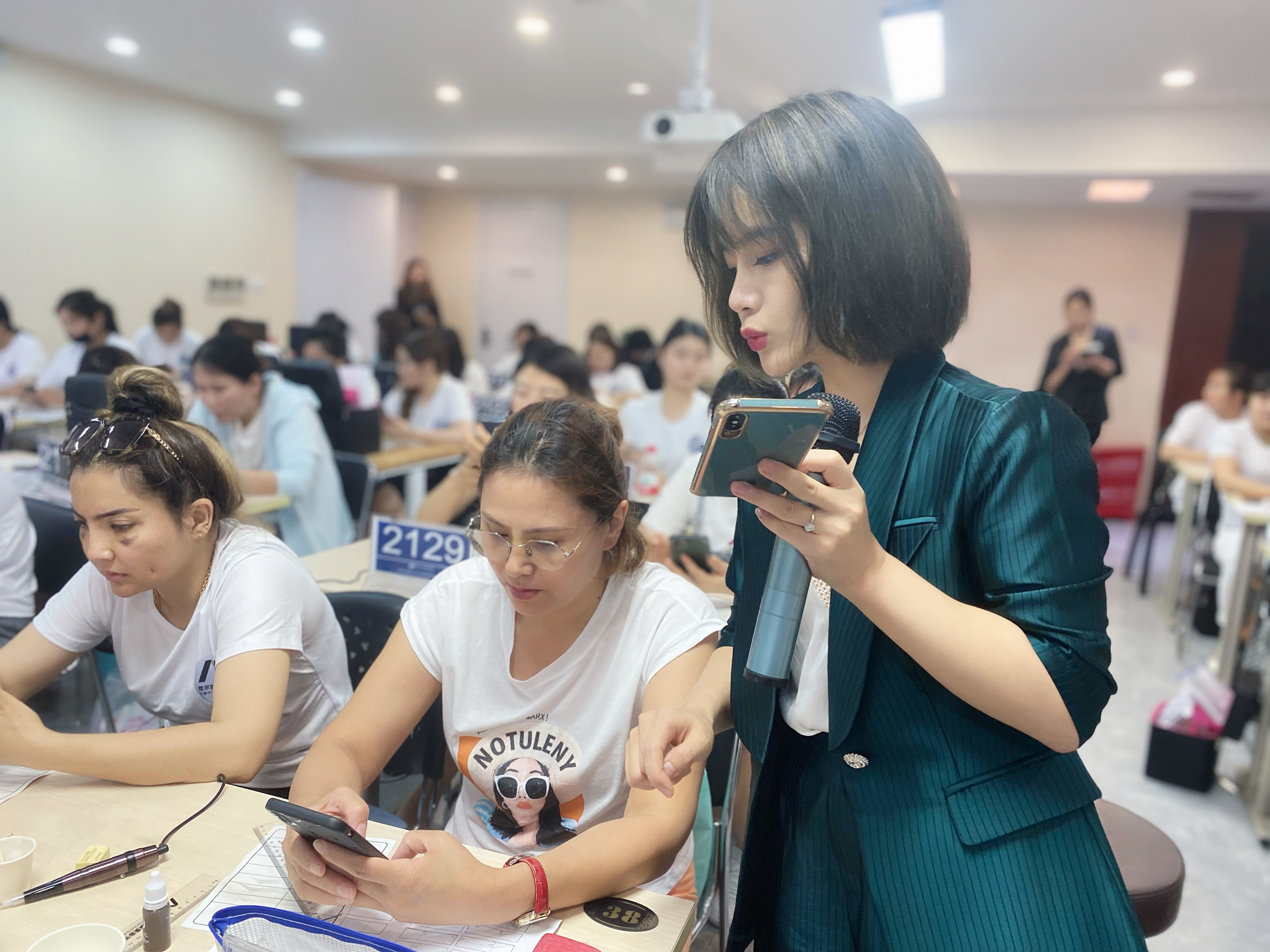 零基础新手学习半永久培训课程_学半永久纹绣学费多少钱