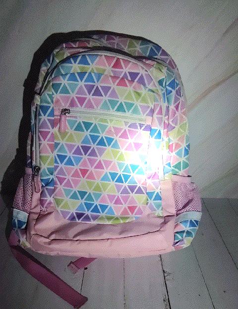 给小孩买奥特曼书包,给孩子们买奥特曼