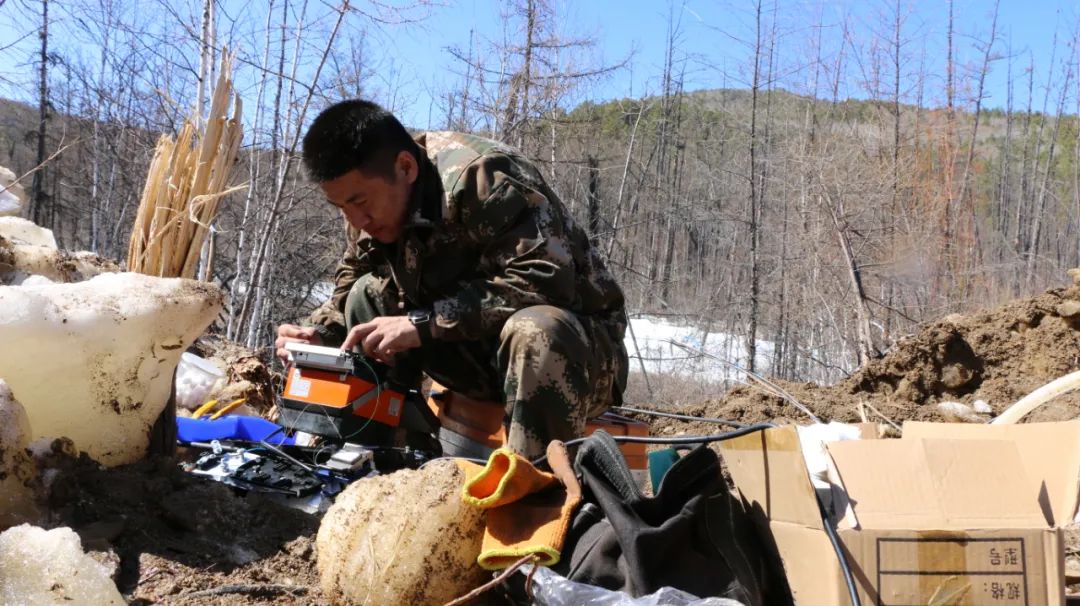 额尔古纳奇人之高擎青春火炬的柴瑞峰