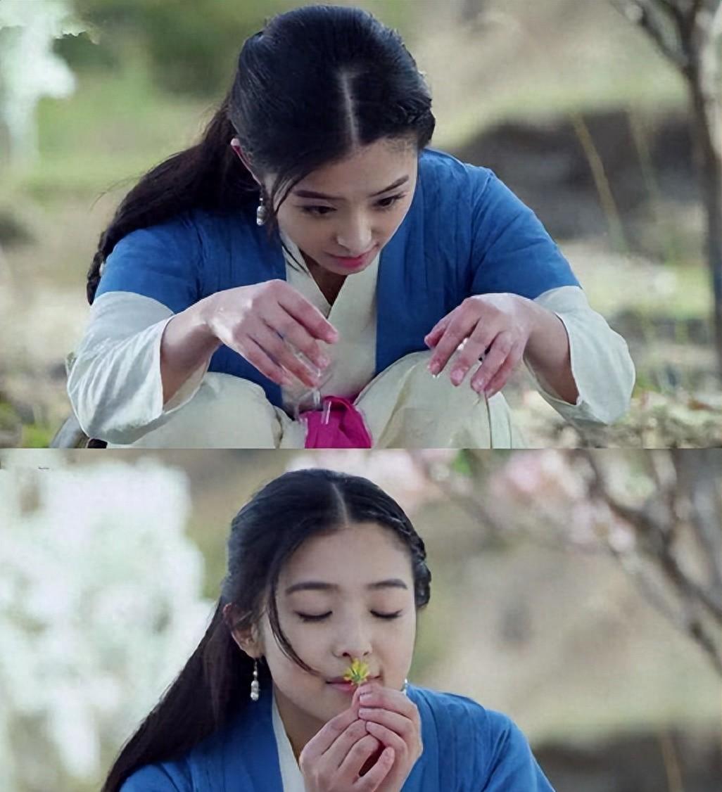 “小丑手”太减分了，这8位女星个个貌美如花，却被手拖后腿