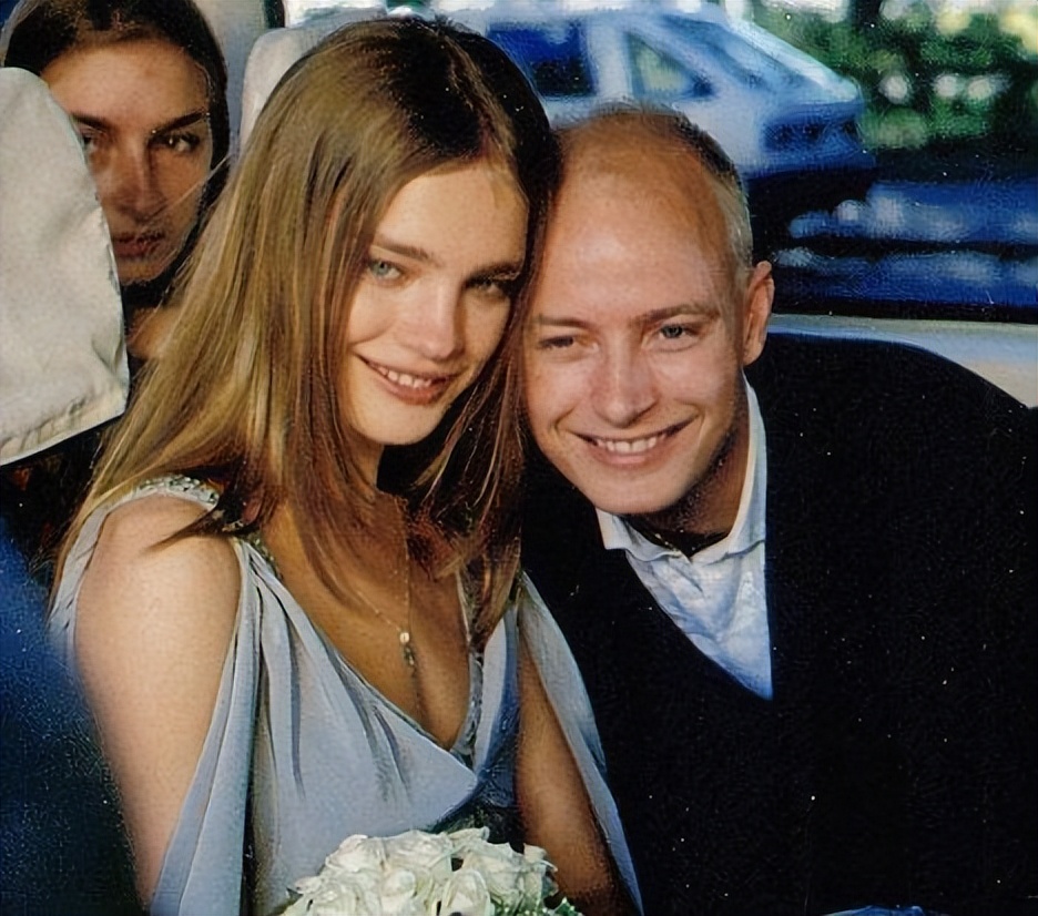 天降壕姐！LV太子妃通过测DNA找到失散多年亲妹，带她巴黎豪华游