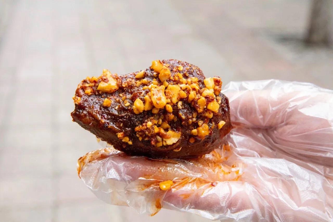 成都十大必吃小吃兔头,成都特色美食小吃鸭脑壳