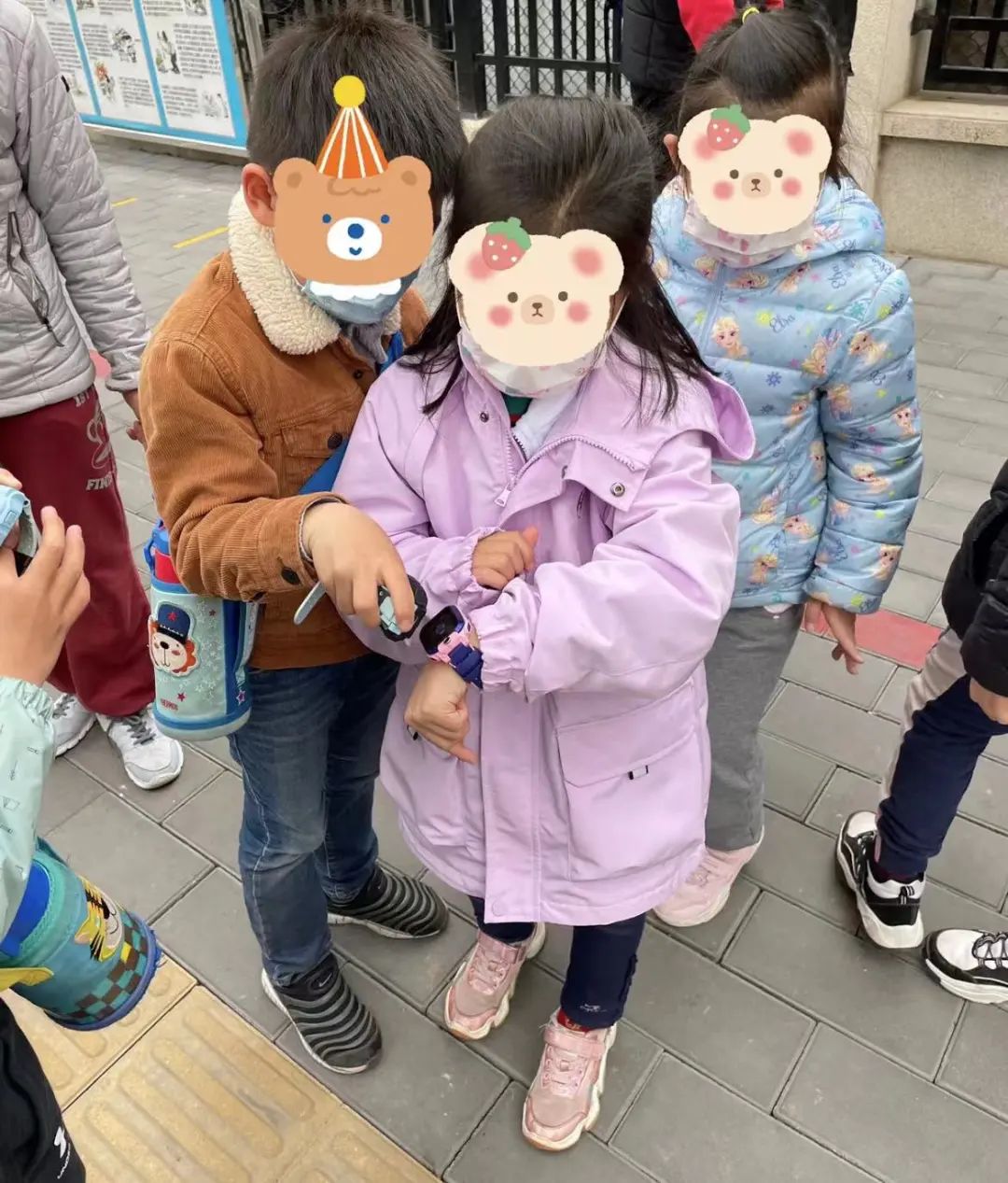 色情*力暴**,悄悄爬上孩子们的手表