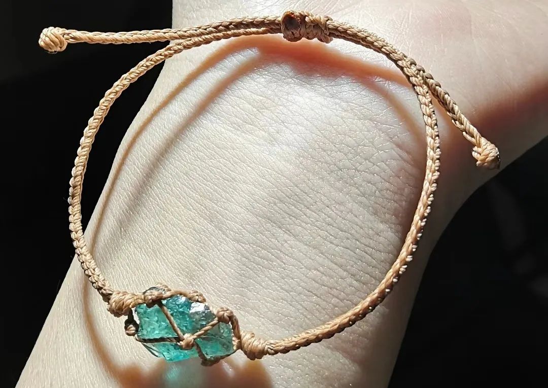 顶级奢华金绿宝石,十万能买什么样的祖母绿宝石