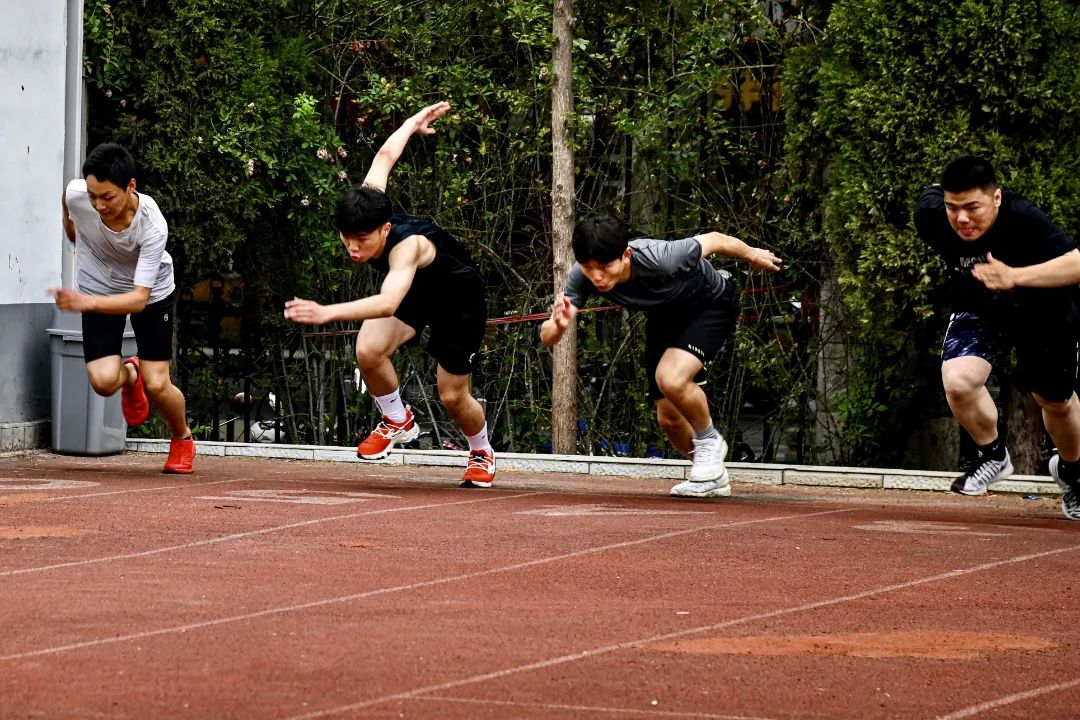 学校运动会弘扬体育精神,赞扬校园运动会弘扬体育精神