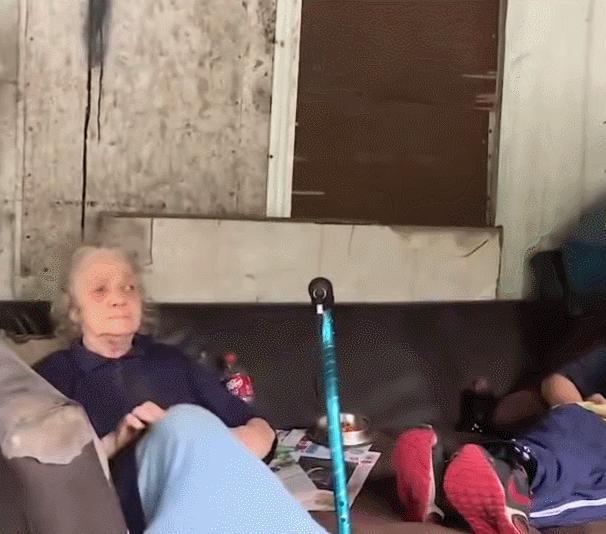 美国家族*伦乱**三代：*亲近**结合导致后代残障，无法说话只能犬吠